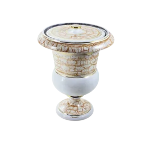 Jarrón decorativo de cerámica con diseño de textura de ladrillo y detalles en dorado, ideal para adornar interiores.