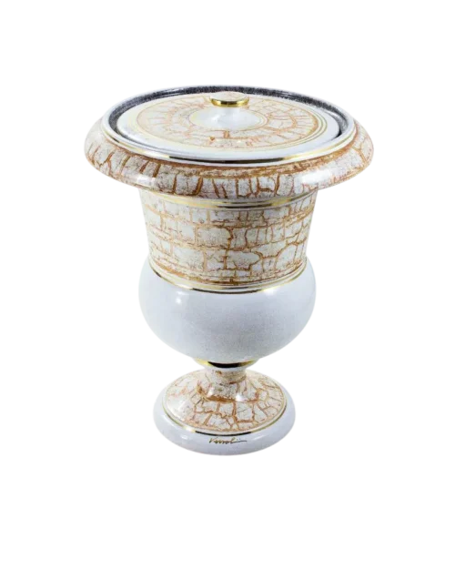 Jarrón decorativo de cerámica con diseño de textura de ladrillo y detalles en dorado, ideal para adornar interiores.
