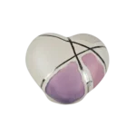 Corazón decorativo de cerámica en tonos blanco y morado, con detalles en dorado. Ideal para decoración del hogar o regalos personalizados.