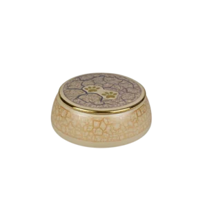 Tazón decorativo para mascotas con diseño de huellas, color beige y detalles dorados. Ideal para el hogar de amantes de los animales.