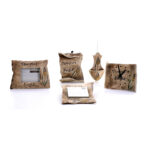 Conjunto de artículos decorativos que incluyen marcos de fotos y un reloj, todos con el diseño "Tempus Fugit" y detalles florales. Ideal para decoración del hogar y regalo.